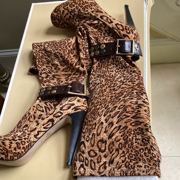 Baby phat stretch, animal, print, tall, boot with buckle and zipper 5 inch heel - Picture 4 of 10